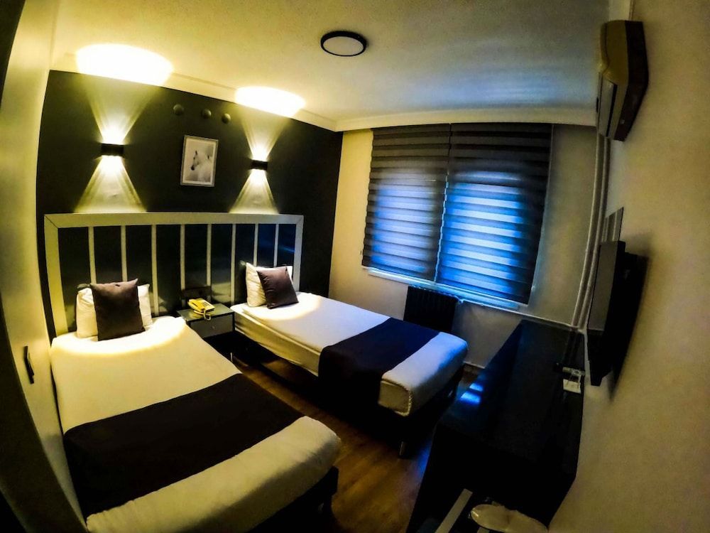 undefined RER HOTEL 6