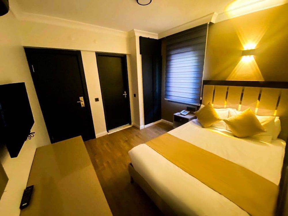 undefined RER HOTEL 7