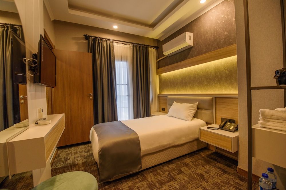 undefined DS Regulus Otel 7