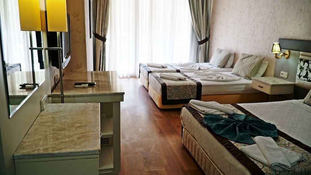 Basic Room, Multiple Beds, Garden View