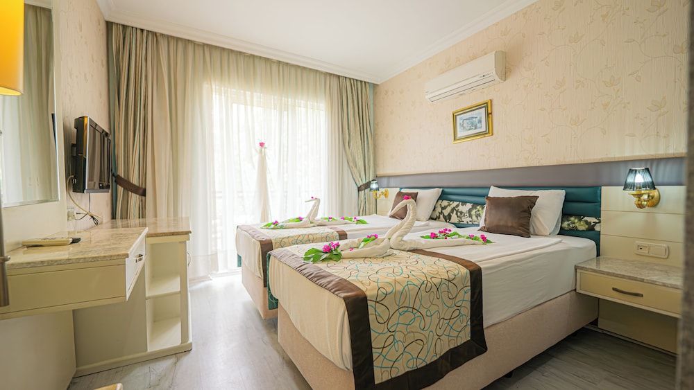 Basic Room, Multiple Beds, Garden View