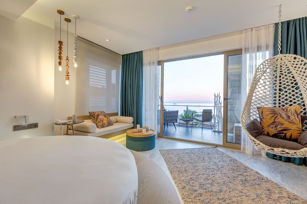 Deluxe Double Room, 1 Queen Bed, Jetted Tub, Sea View