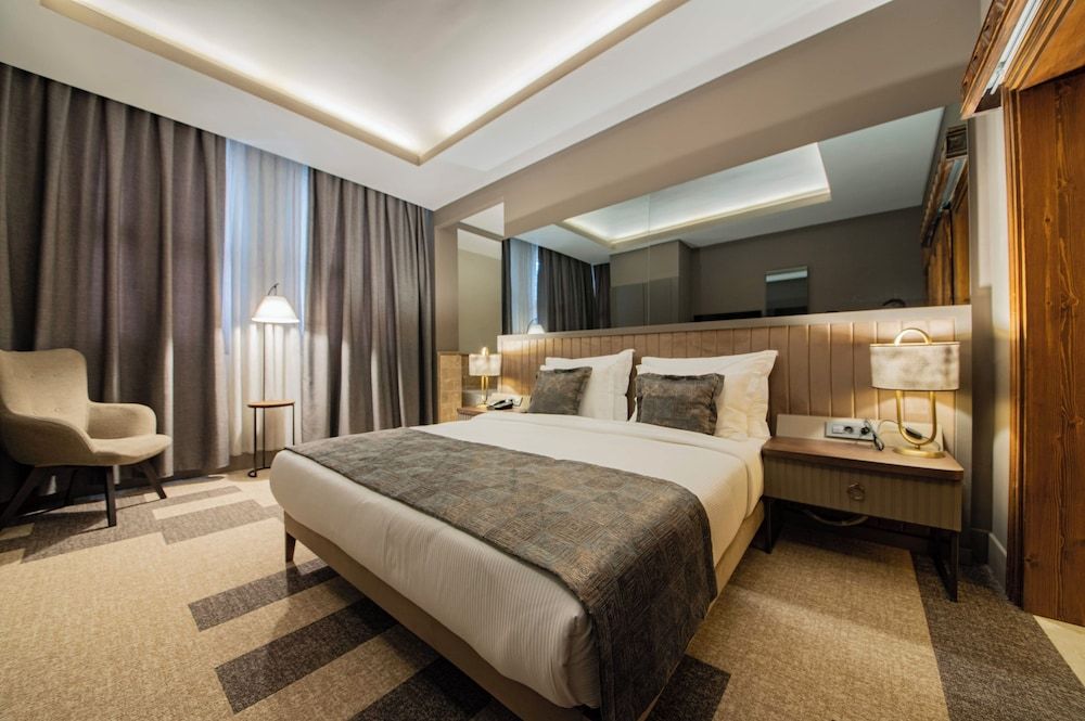 Four Mansions Hotel Deluxe Double Room 4