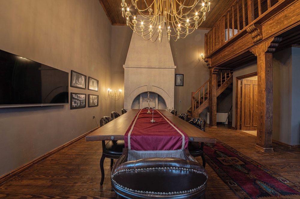 Four Mansions Hotel Presidential Suite 7