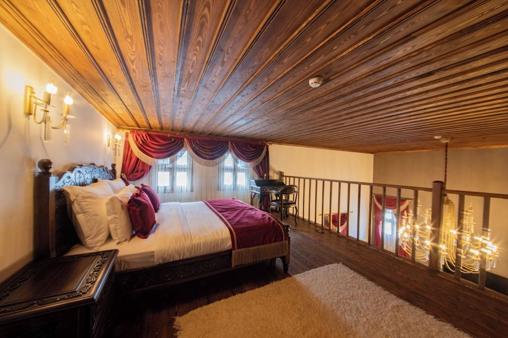 Four Mansions Hotel Presidential Suite 4