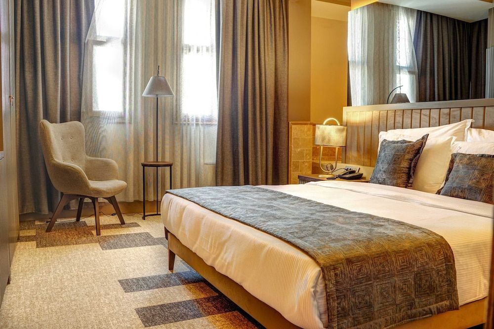 Four Mansions Hotel Deluxe Double Room 6