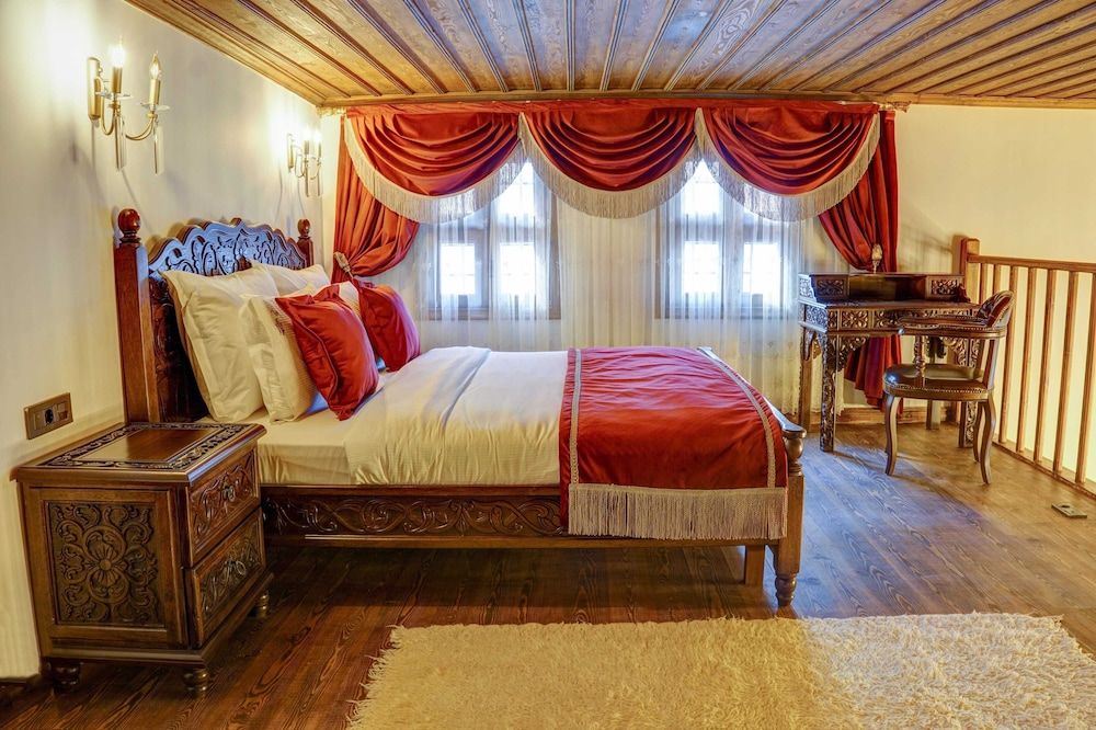 Four Mansions Hotel Presidential Suite