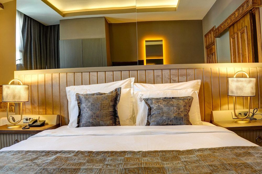 Four Mansions Hotel Deluxe Double Room