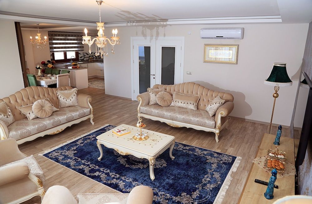 undefined King Suite 8