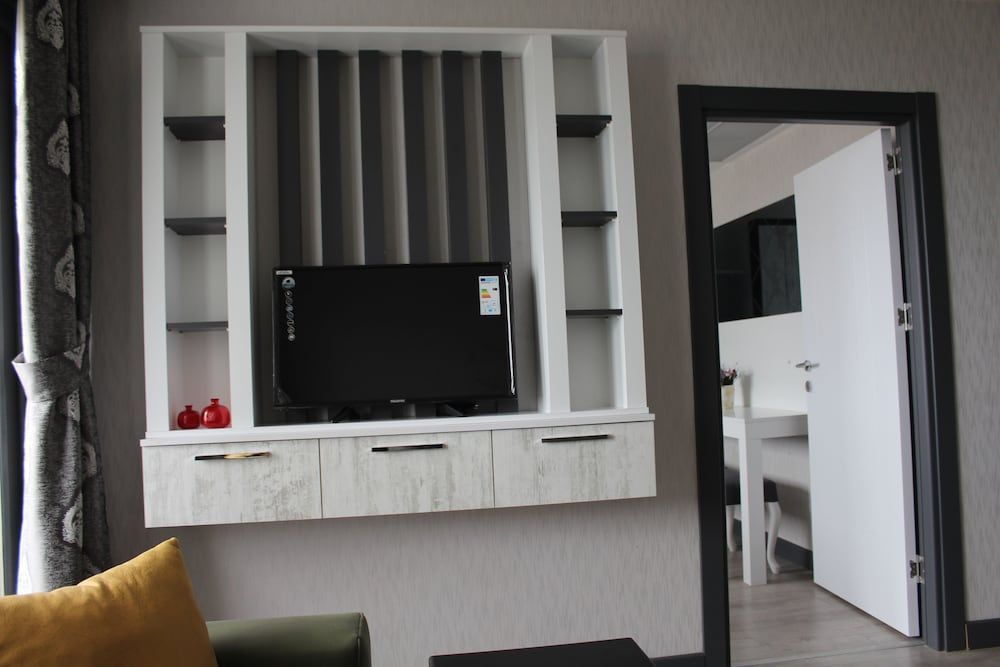 undefined Sweet Home Alhamra 2