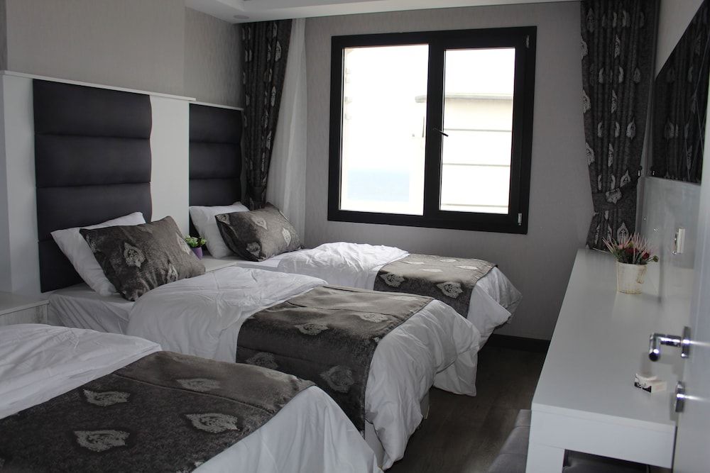 Sweet Home Alhamra Family Apartment, Multiple Beds, Sea View 4