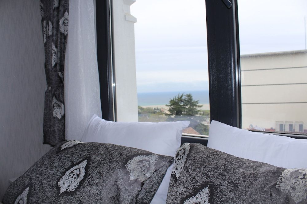 Sweet Home Alhamra Family Apartment, Multiple Beds (Panoramic Sea View) 3