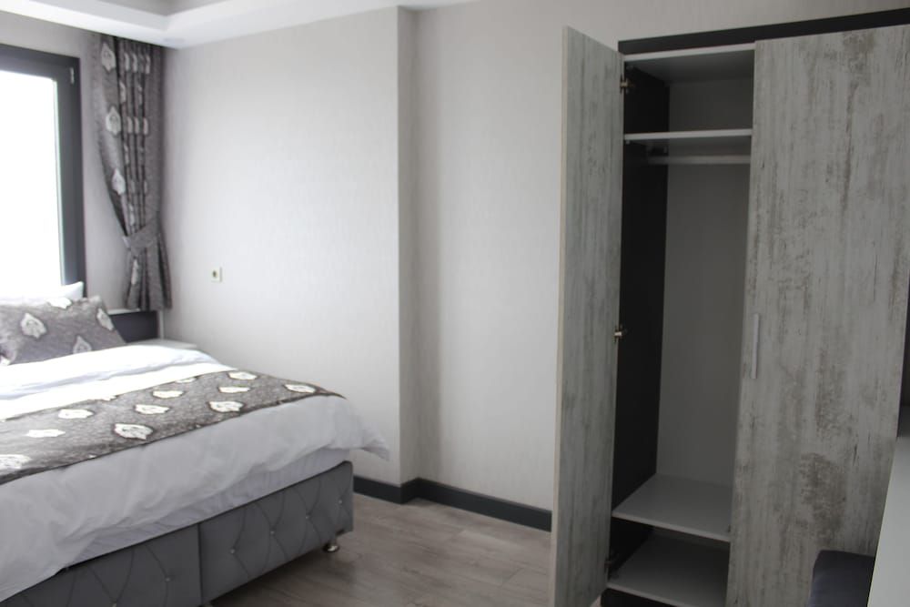 Sweet Home Alhamra Family Apartment, Multiple Beds, Sea View 5