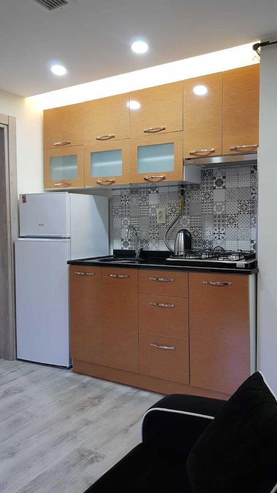 undefined Ince Apart 8