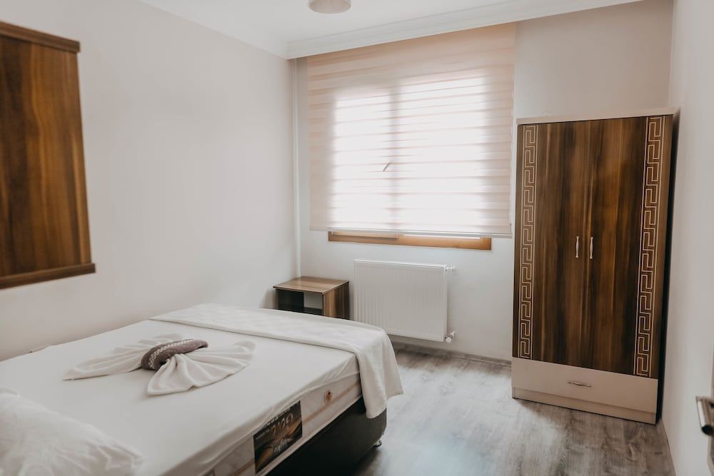 undefined Ince Apart 5