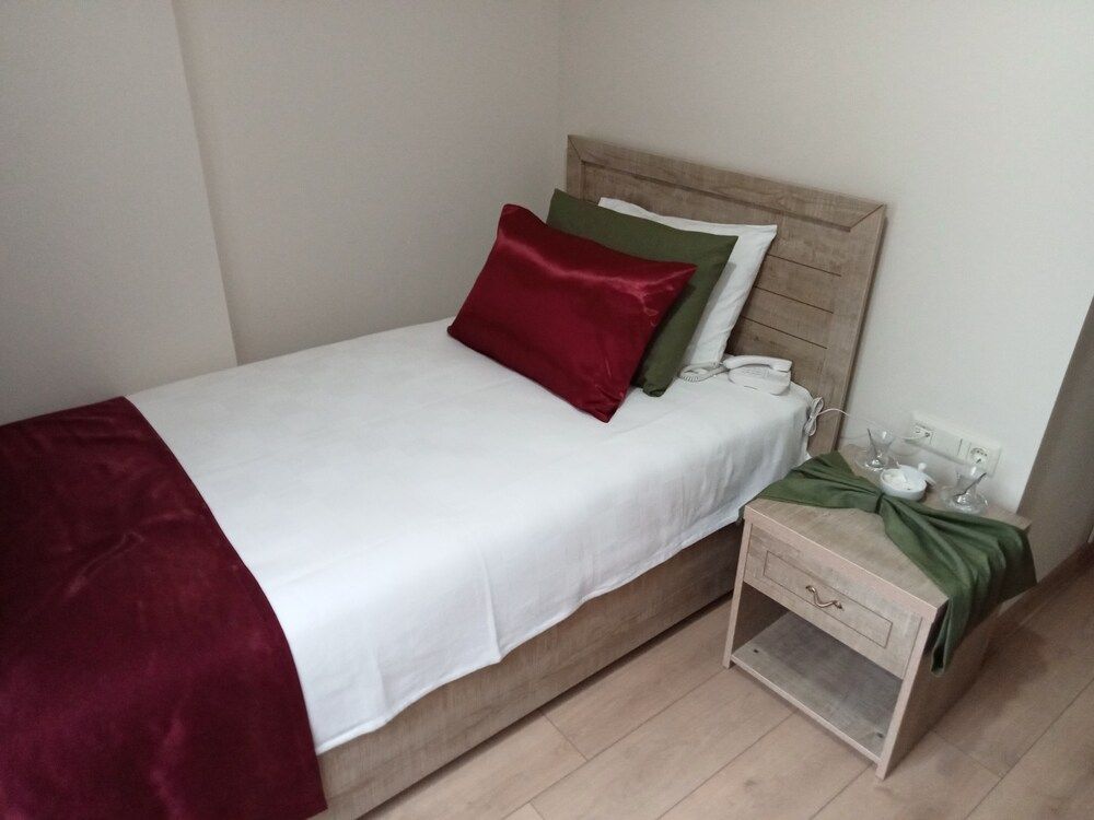 undefined KURT OTEL 5