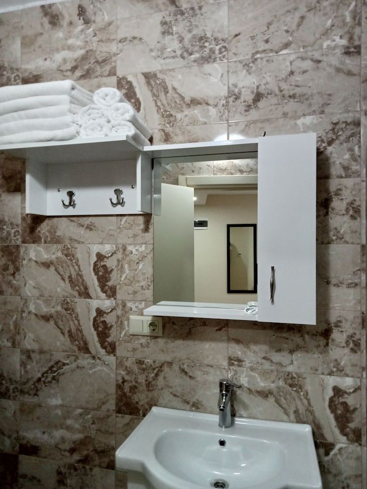 undefined KURT OTEL 10