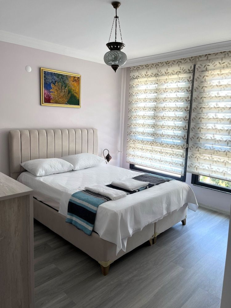 undefined Tsira Suite 7