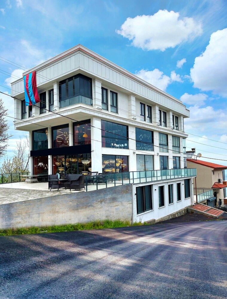 undefined Tsira Suite 3