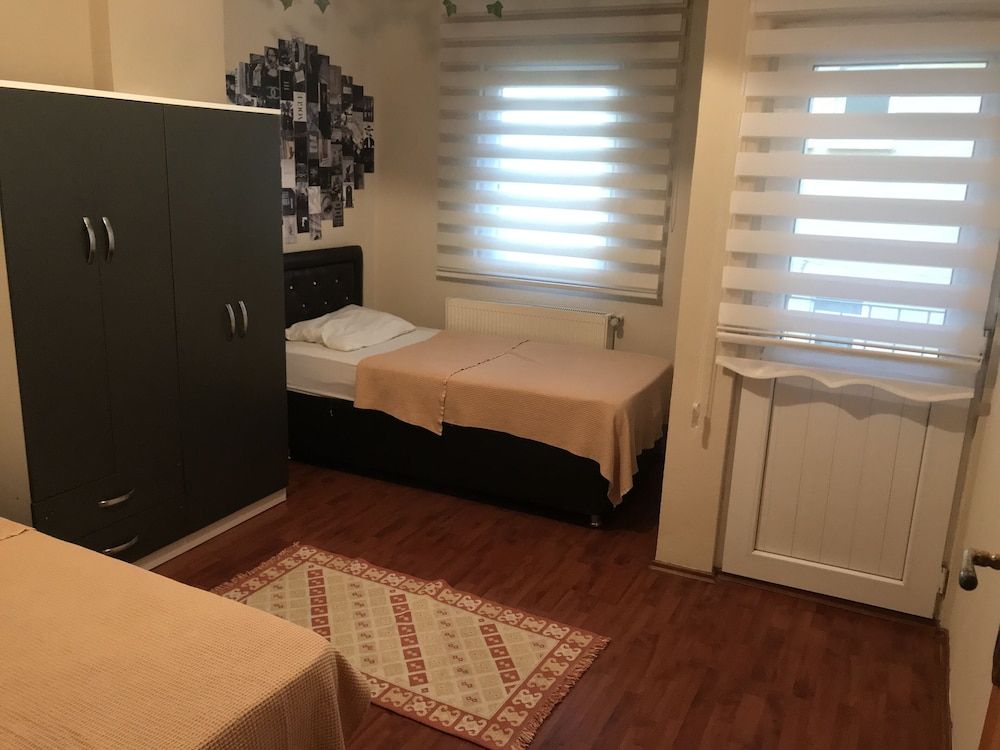 undefined Karabina Green Apart 10