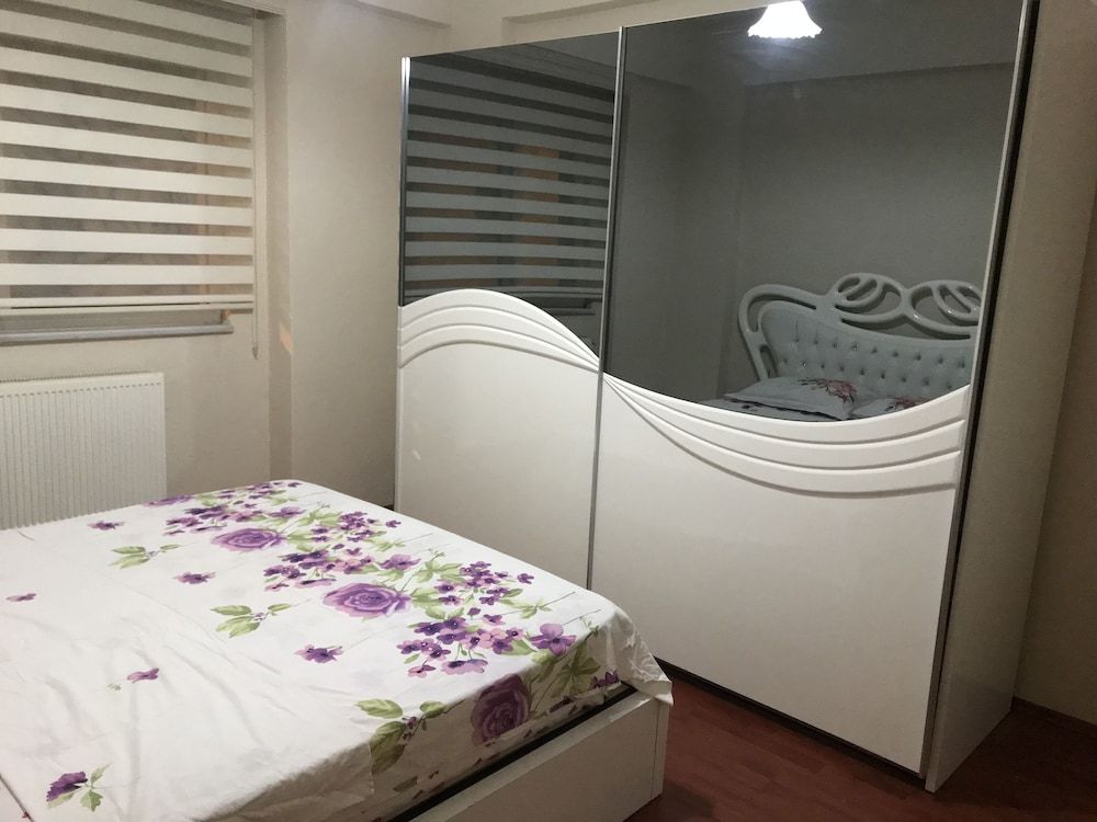 undefined Karabina Green Apart 9