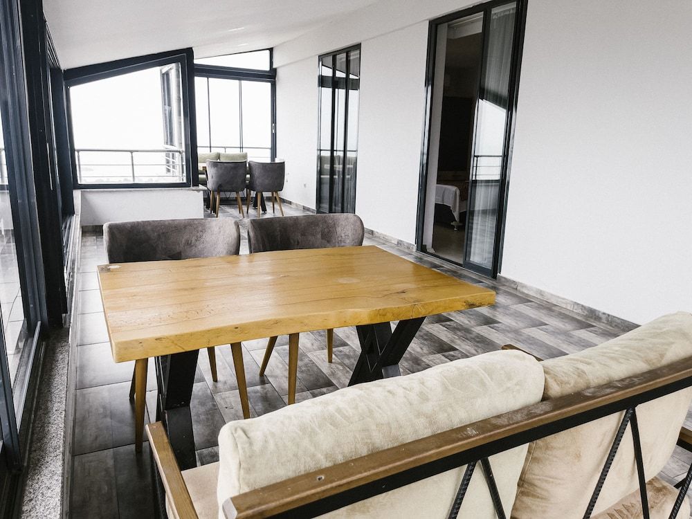 undefined Hann Otel 8