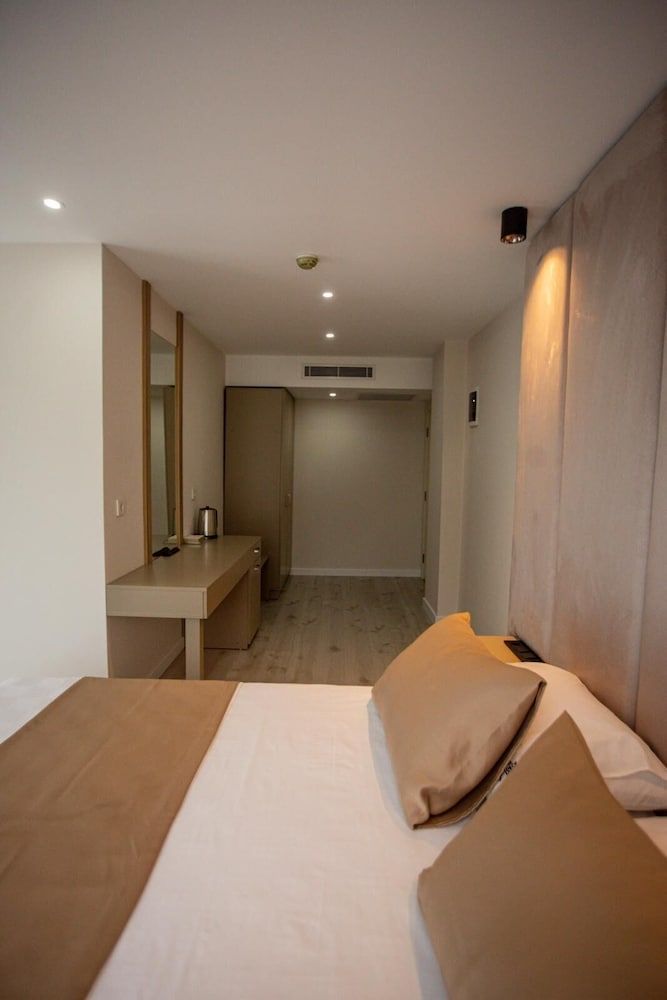 undefined The Deck Otel