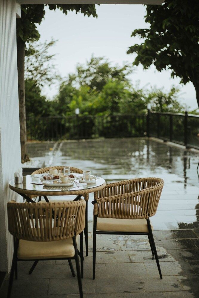 undefined The Deck Otel 4