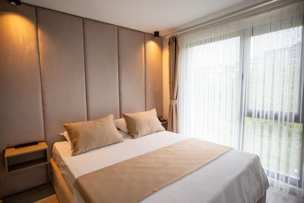 undefined The Deck Otel 2