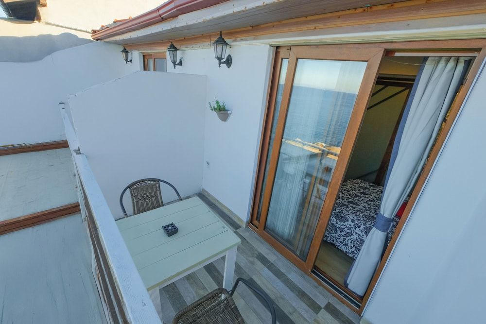 Frau Guler Romantic Double Room, Sea View 5