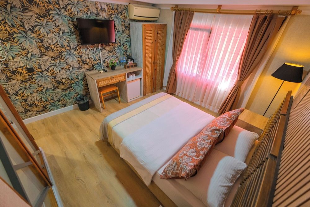 Frau Guler Standard Double Room, City View 5