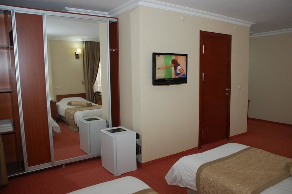 Epos Hotel Bakirkoy Triple Room