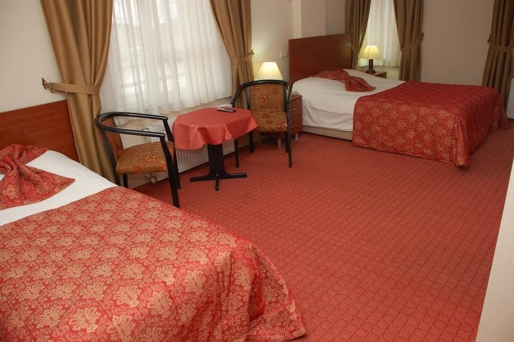 Epos Hotel Bakirkoy Triple Room 2