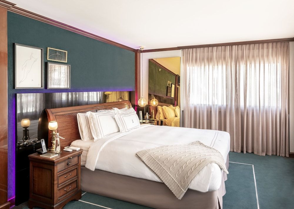 Corner Suite