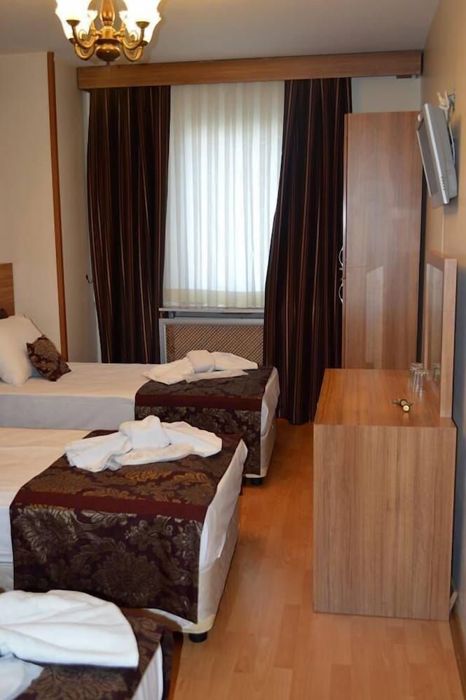 undefined Grand Gross Hotel 8