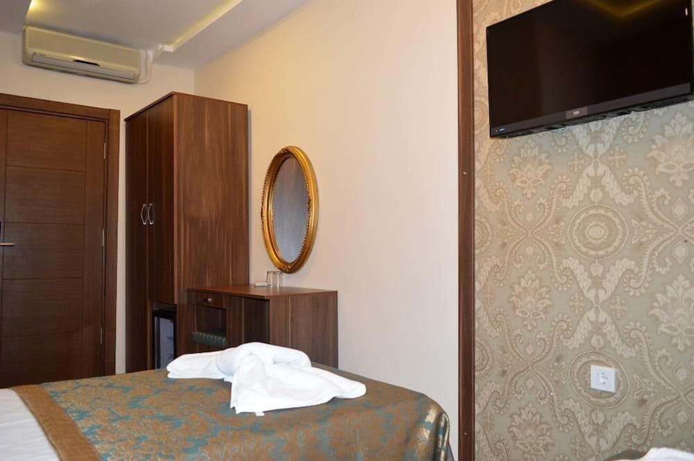 undefined Grand Gross Hotel 3