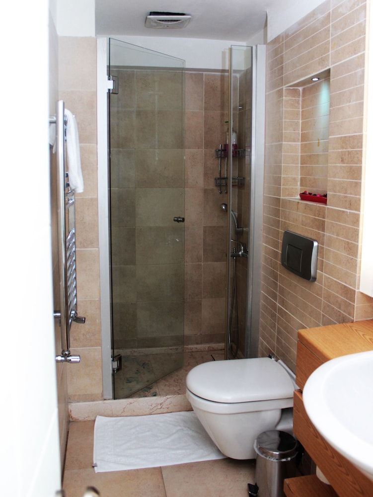 D&D Suites Standard Apartment 6