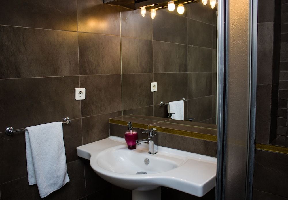 D&D Suites Economy Apartment 8