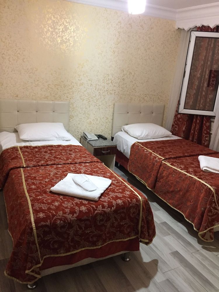 Florin Hotel Basic Double Room, 2 Twin Beds 9
