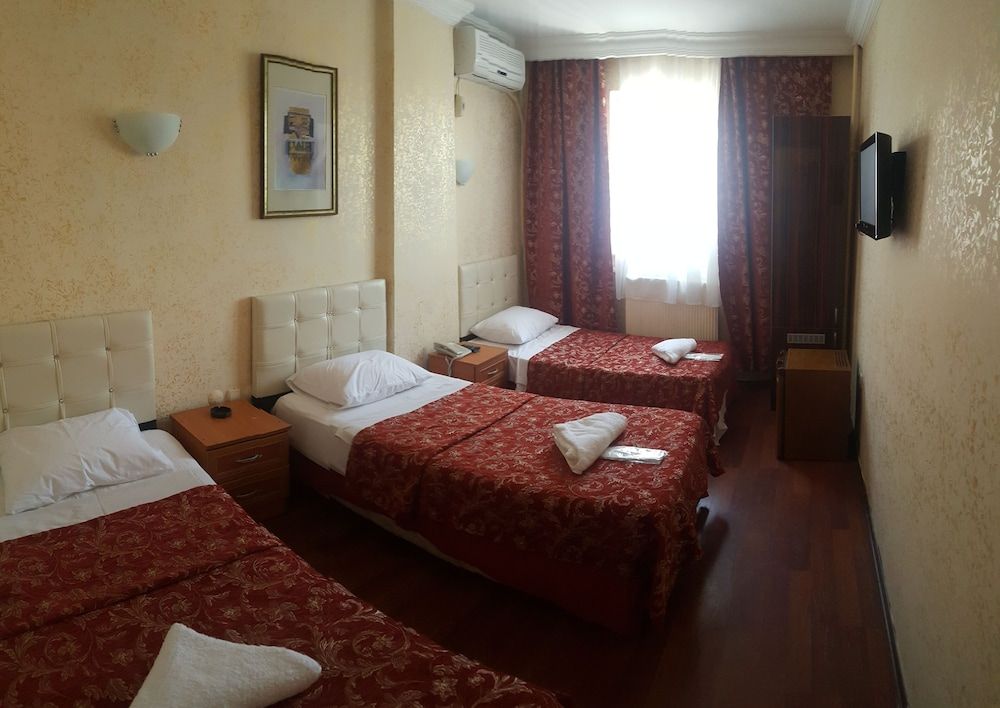 Florin Hotel Basic Double Room, 2 Twin Beds 7