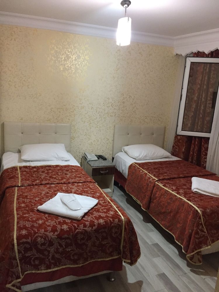 Florin Hotel Basic Double Room, 2 Twin Beds 10