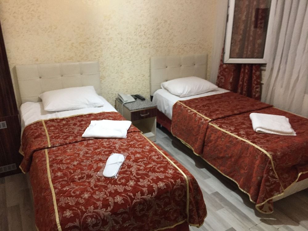 Florin Hotel Basic Double Room, 2 Twin Beds 11