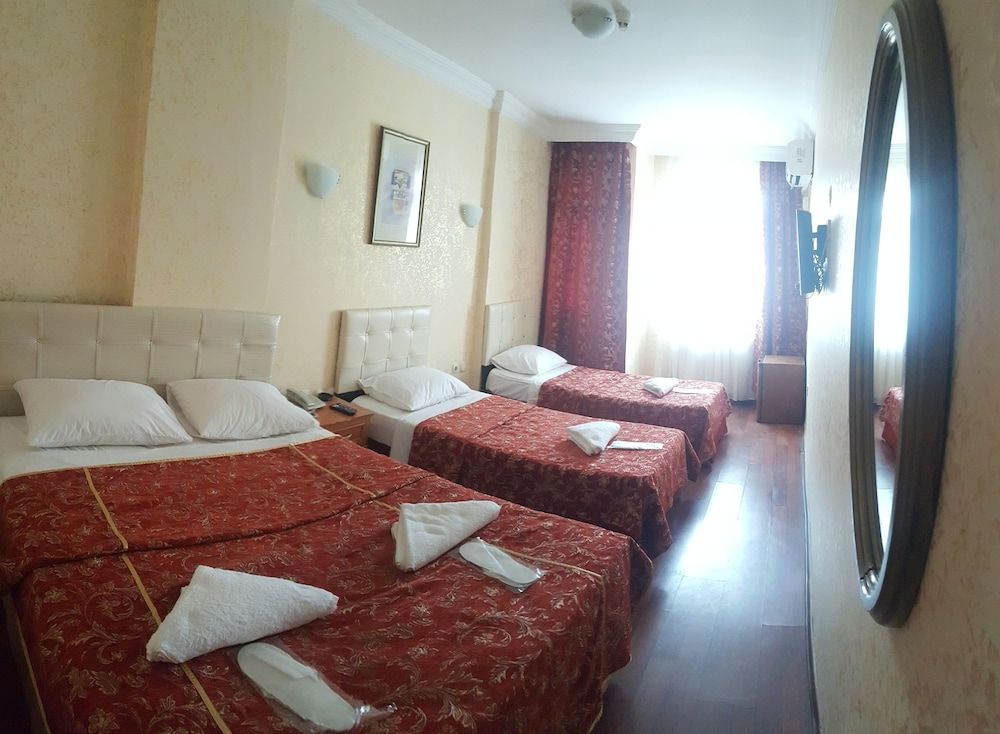 Florin Hotel Basic Double Room, 2 Twin Beds 3