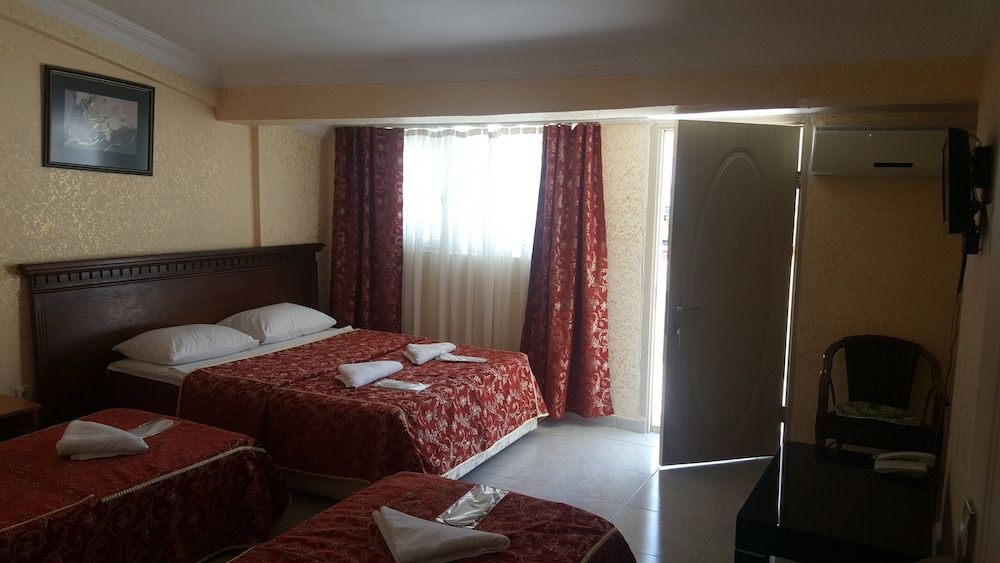 Florin Hotel Basic Double Room, 2 Twin Beds 5