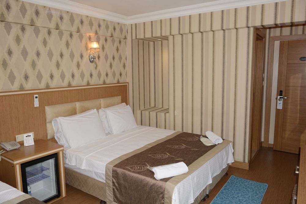 undefined Hermanos Hotel 6