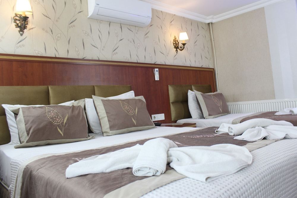 undefined Hermanos Hotel 7