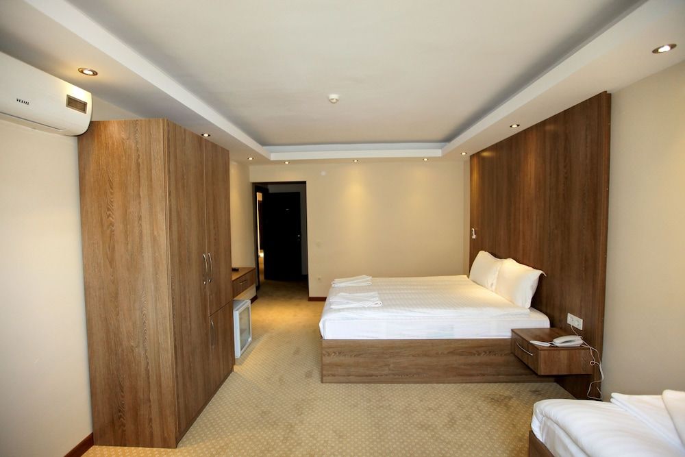 NY World Hotel Standard Room, Garden View 2