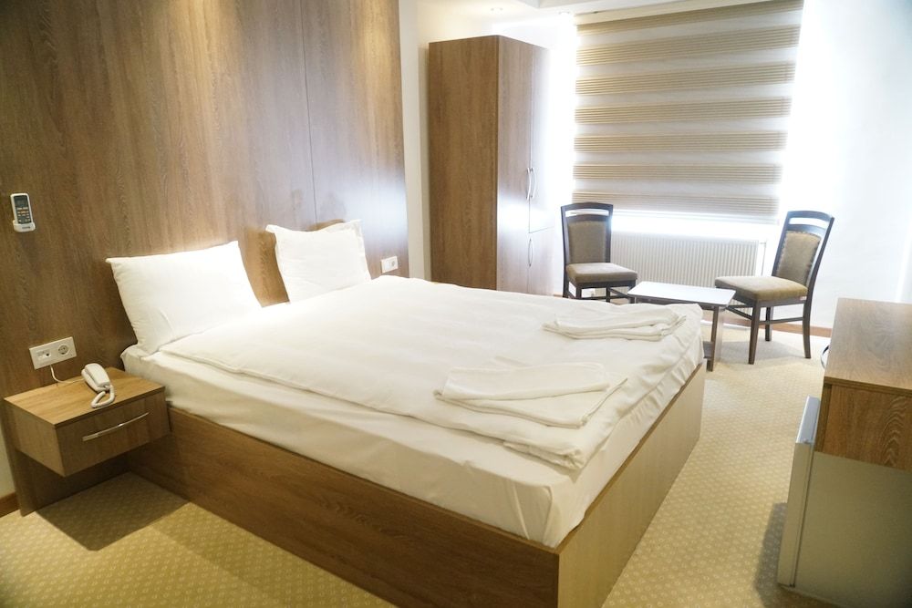 NY World Hotel Standard Room, Garden View 5