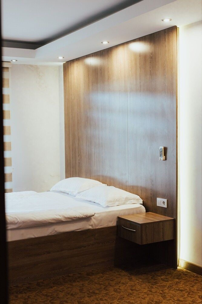 NY World Hotel Basic Room, Garden View 4