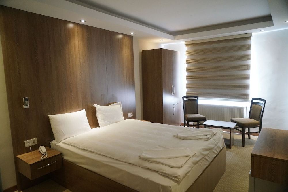 NY World Hotel Standard Room, Garden View 3